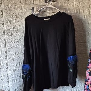 large zara sweatshirt with feathers at arms